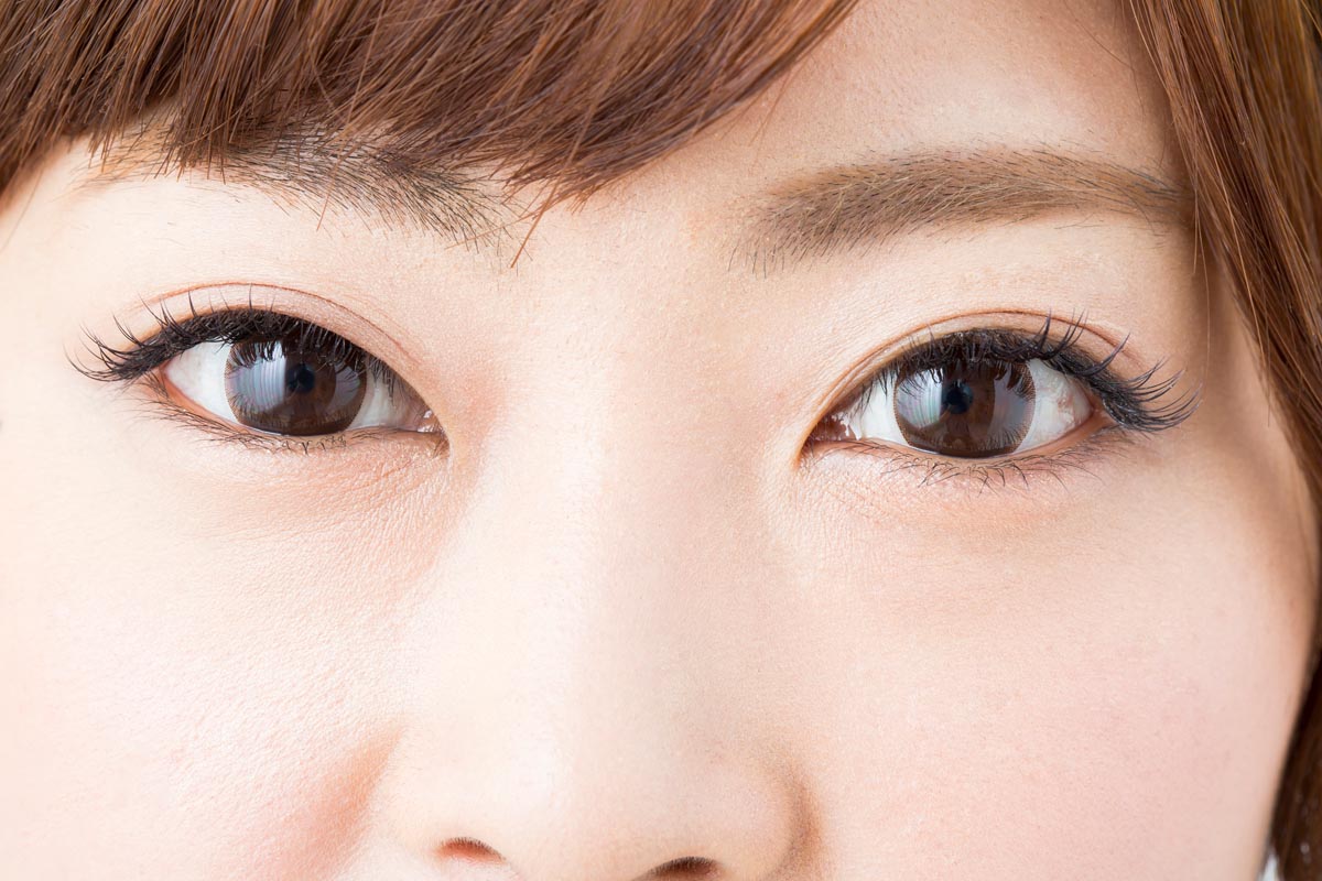 目が小さい人の特徴は目が小さい人の特徴はあるの あるの Eyelash H R E